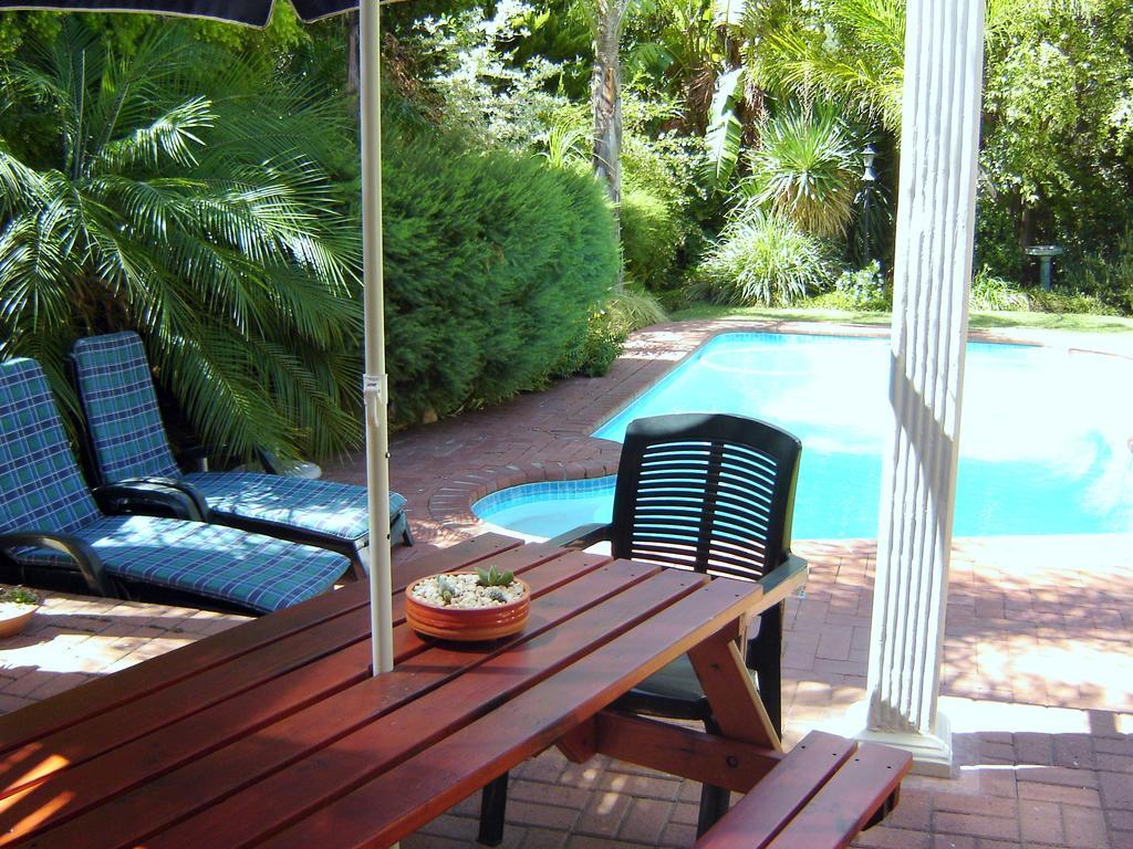 Cedar Lodge Guest House โรเบิร์ตสัน ภายนอก รูปภาพ