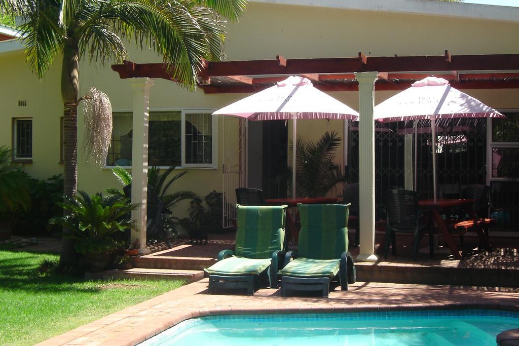 Cedar Lodge Guest House โรเบิร์ตสัน ภายนอก รูปภาพ