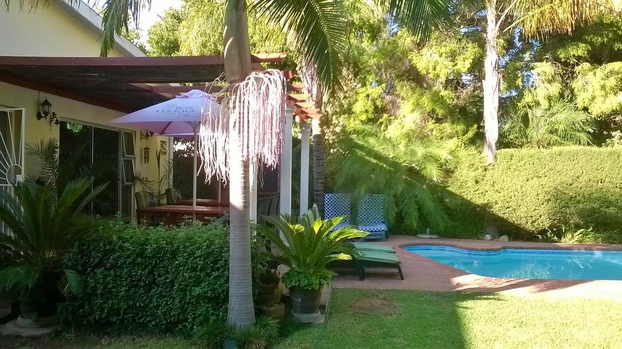 Cedar Lodge Guest House โรเบิร์ตสัน ภายนอก รูปภาพ