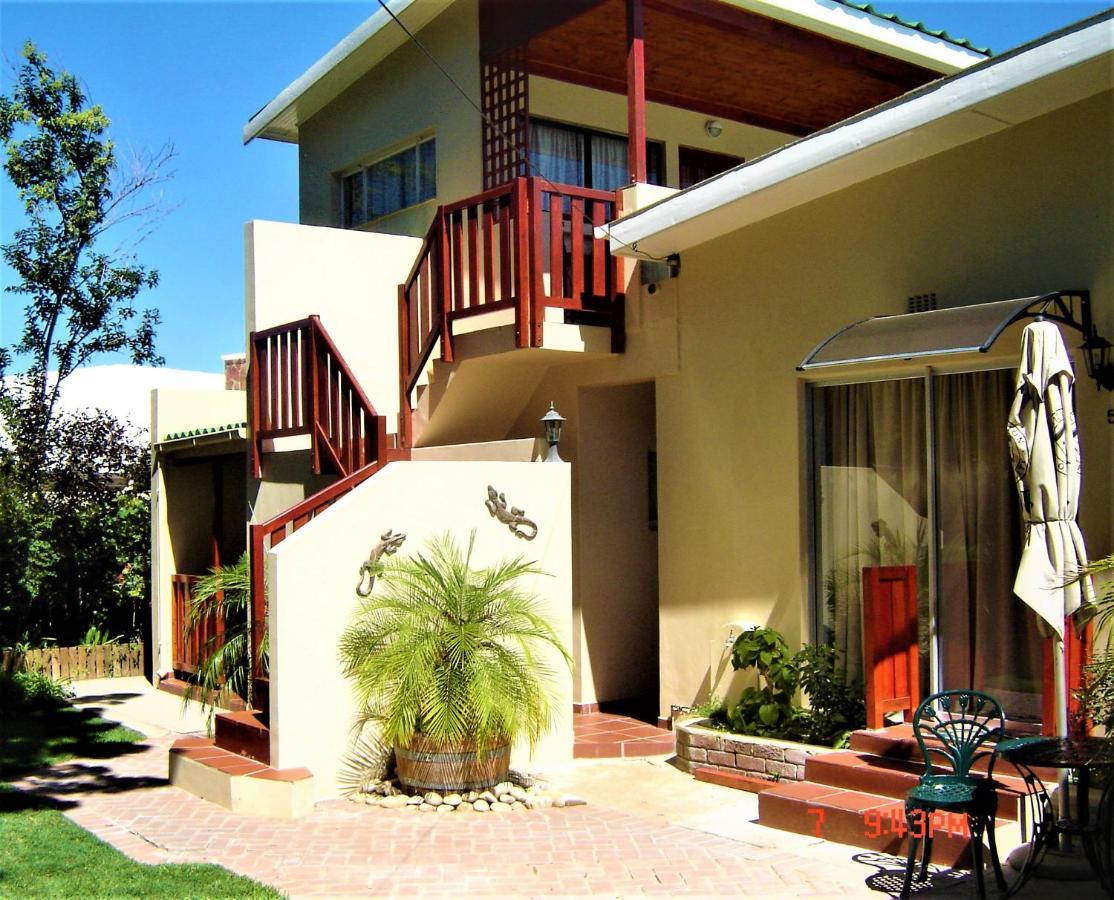 Cedar Lodge Guest House โรเบิร์ตสัน ภายนอก รูปภาพ